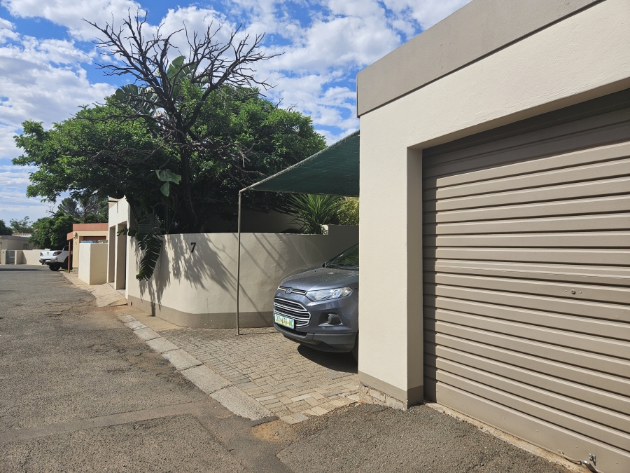 2 Bedroom Property for Sale in Rhodesdene Northern Cape